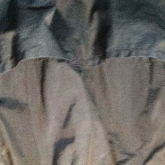 🔥🔥🔥windbreaker  with roll up hood.. no damage. - Picture 7 of 8